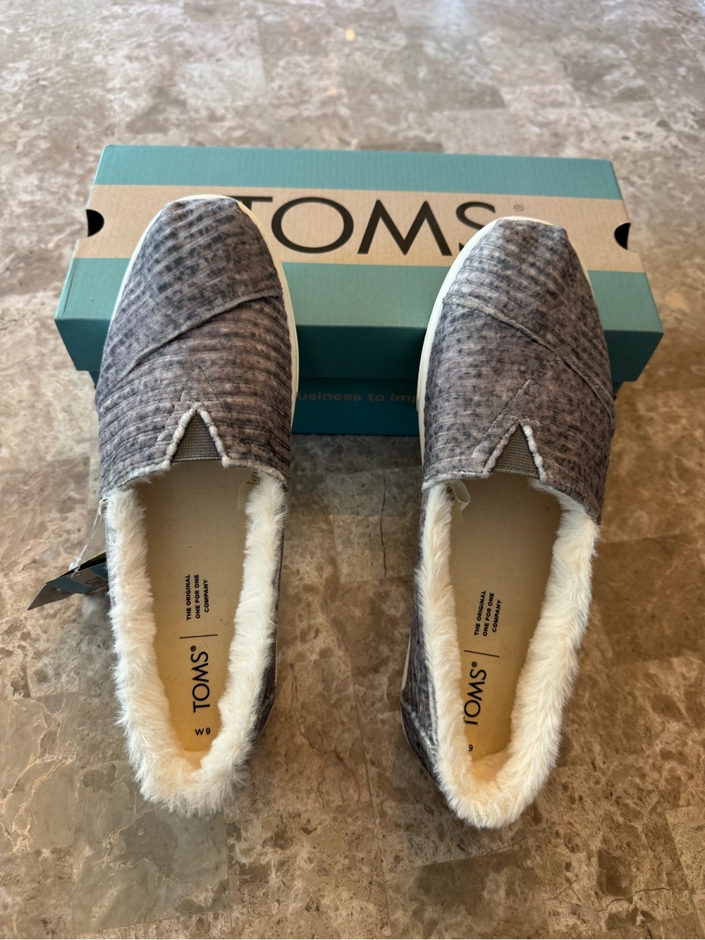 TOMS Women's Gray Plush Lined Alpargata Slip-Ons with White Fur Trim Size 9 - Picture 2 of 10